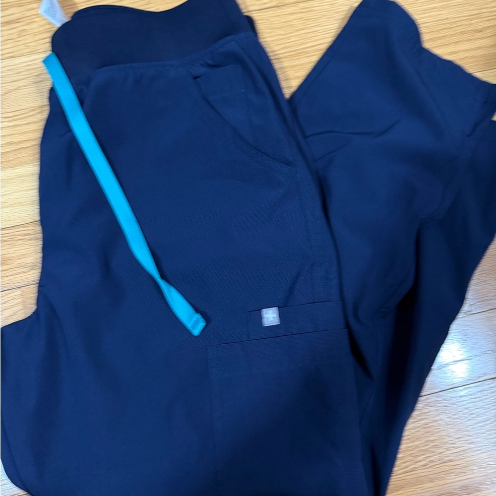 Figs Navy Women’s Freex Lined Yola